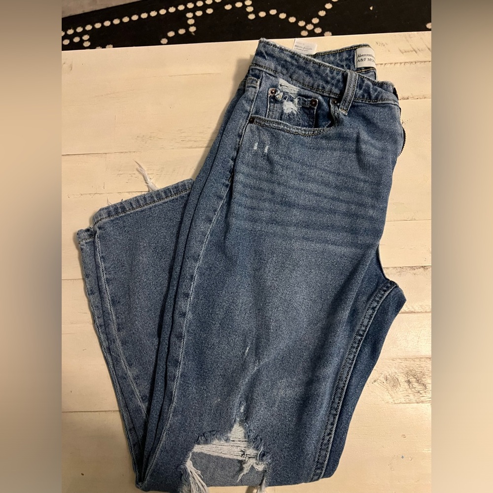 ABERCROMBIE CURVE LIVE MOM JEANS